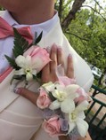 boutonnieres,bracelet fleurs,ceremonie,celebration mariage,wedding Florist Fleuriste Cupidon
